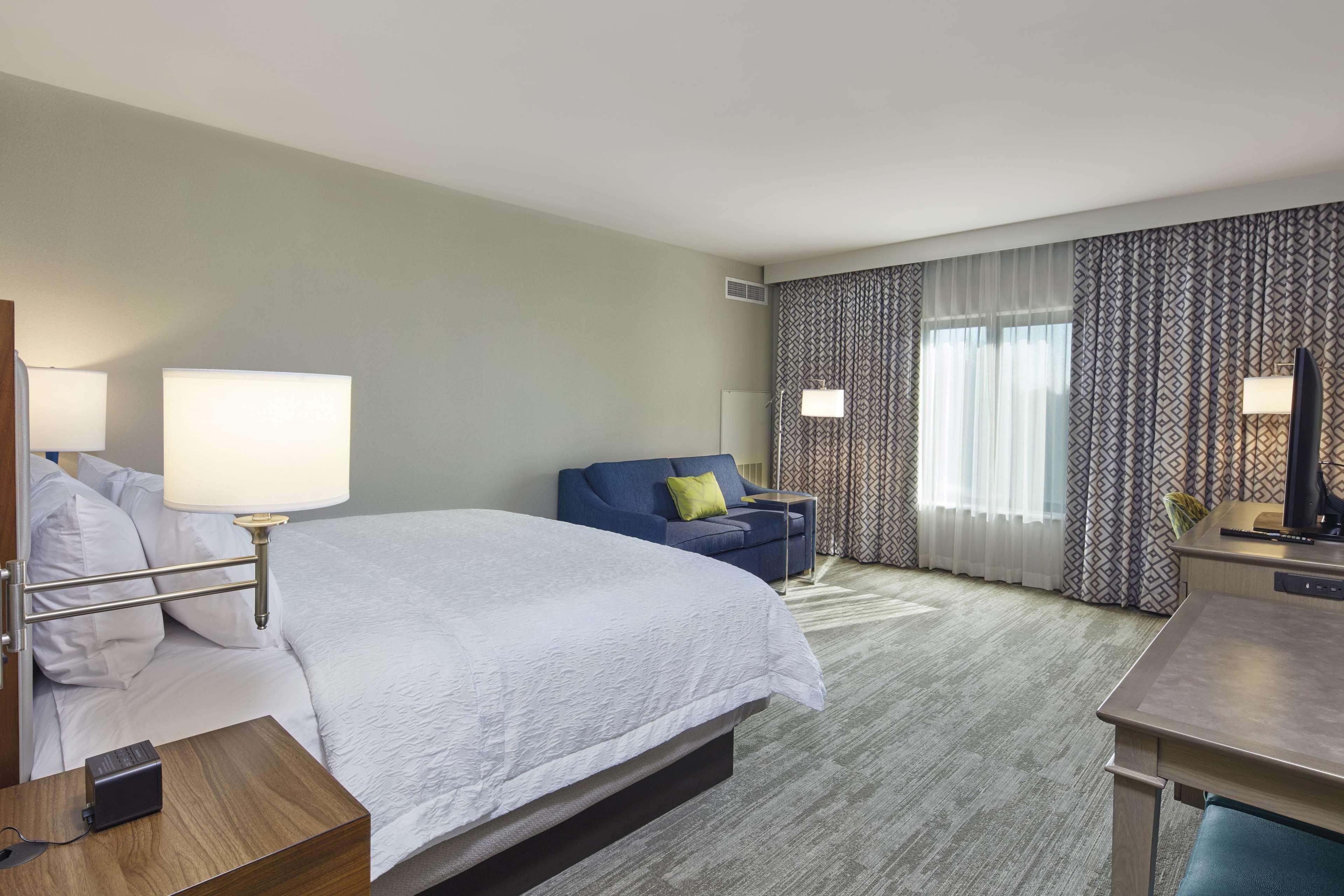 Hampton & At Csus Hotel 3*