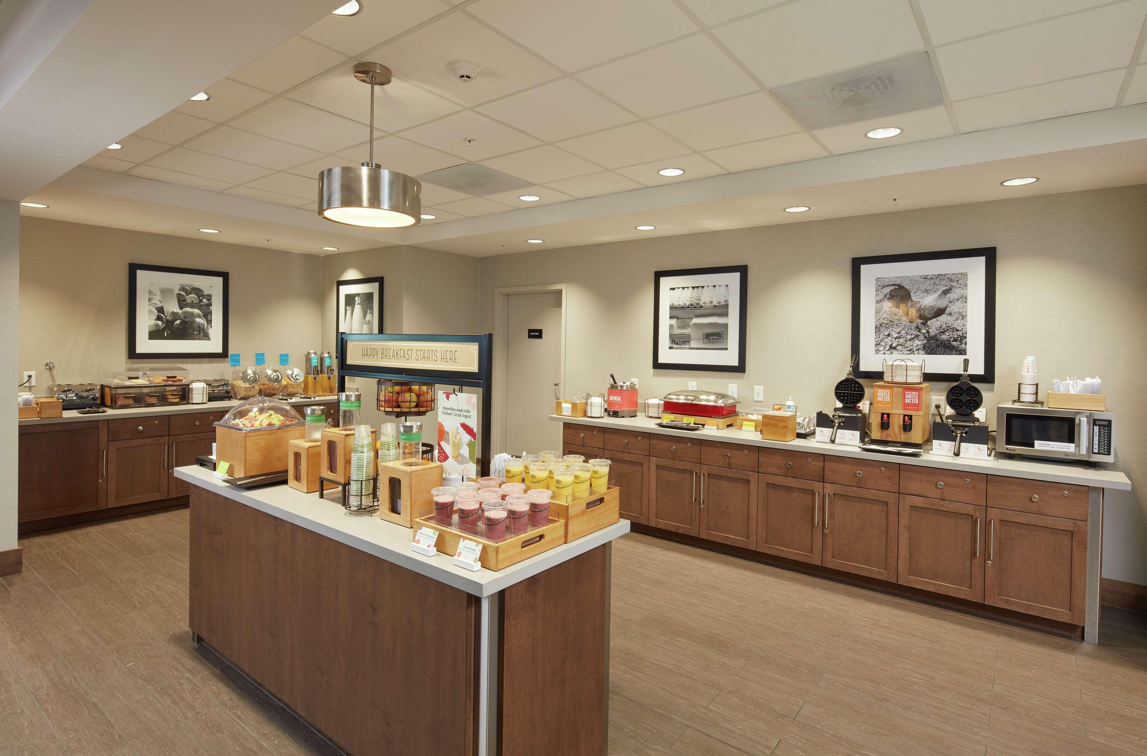Hampton & At Csus Hotel 3*