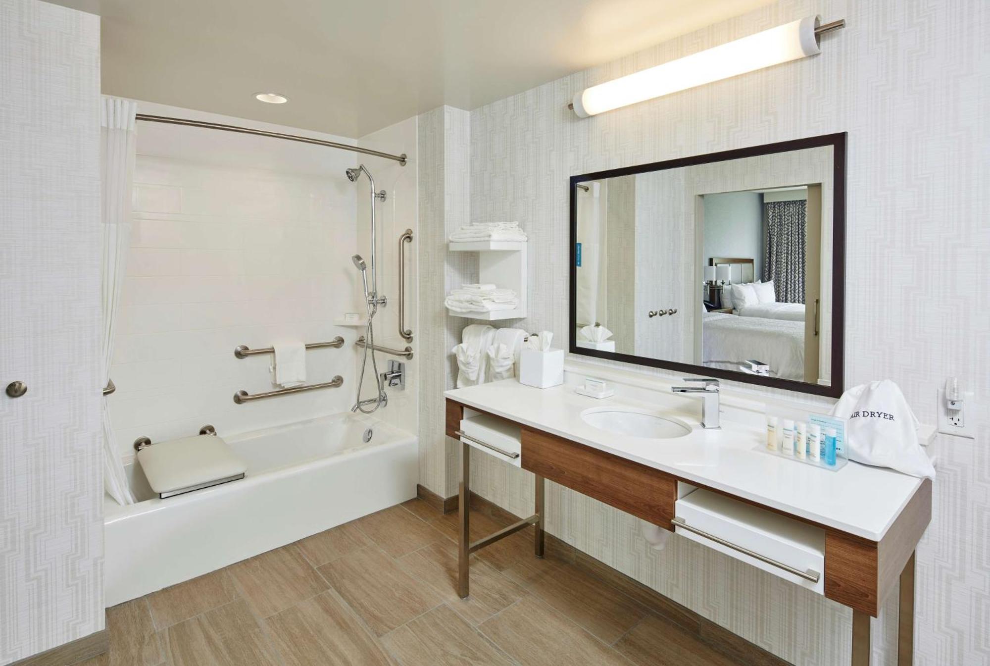 Hampton & At Csus Hotel