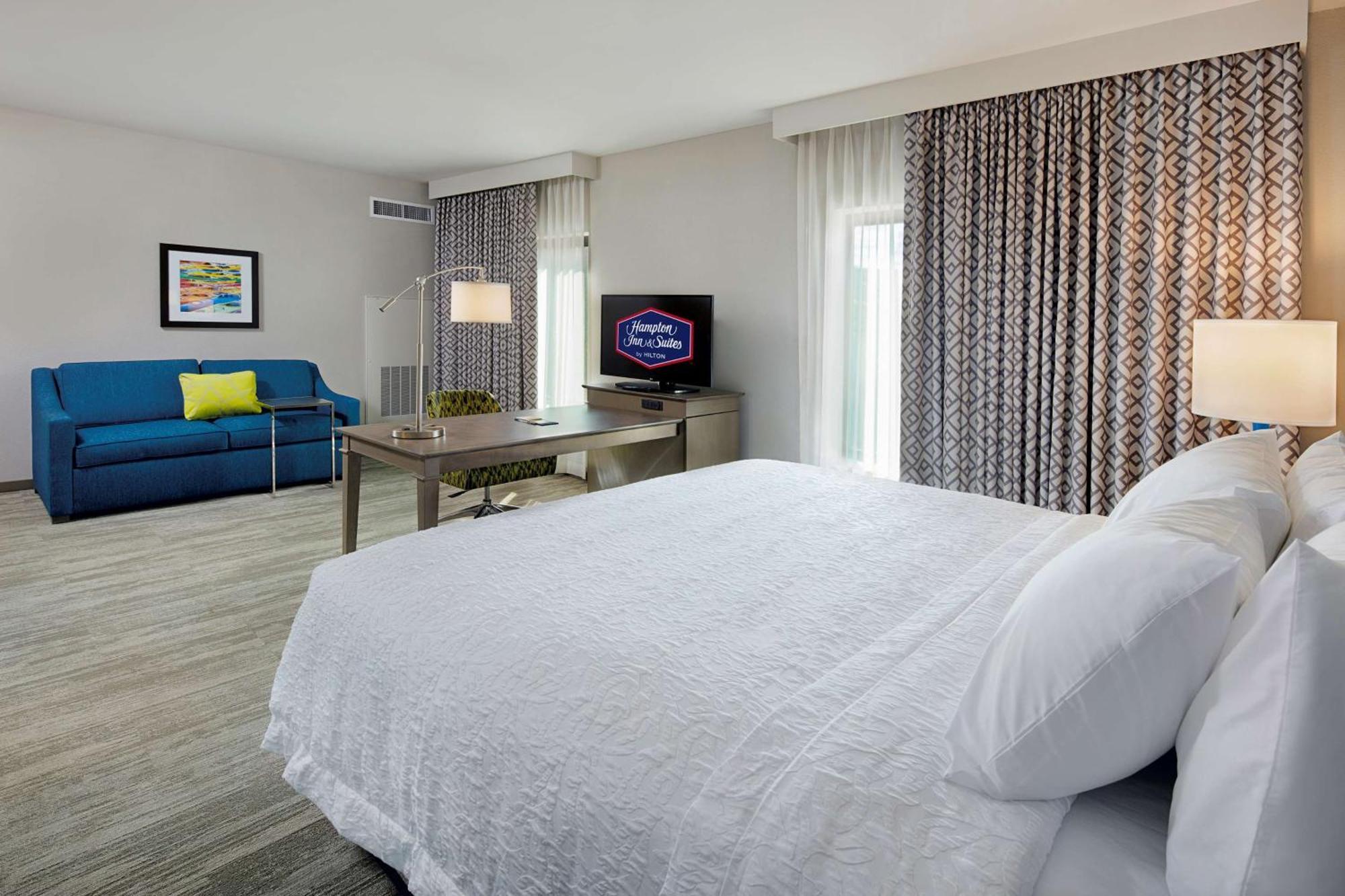 Hampton & At Csus Hotel 3*