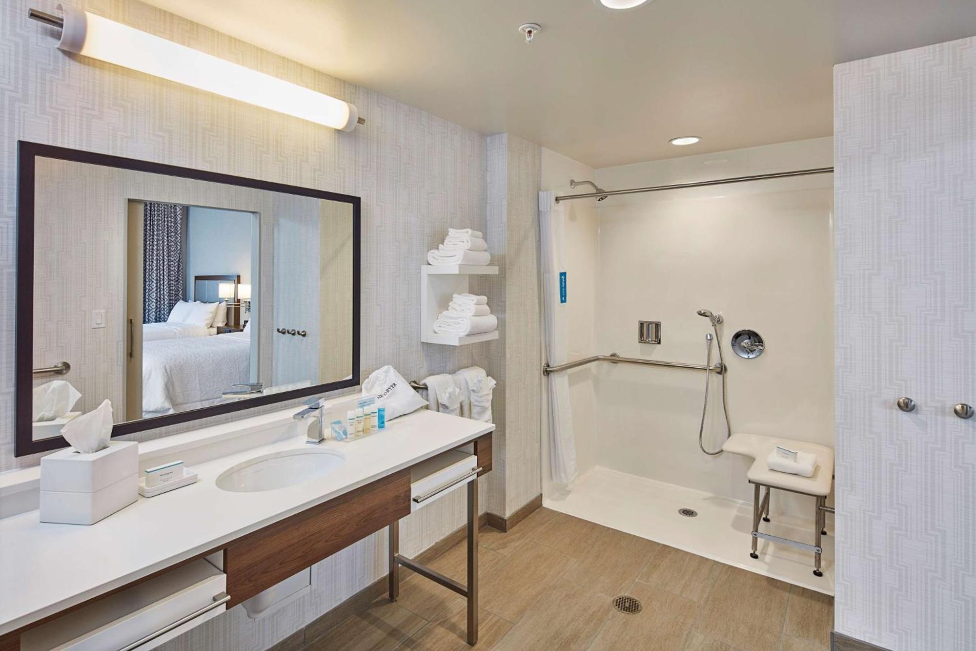 Hampton & At Csus Hotel 3*